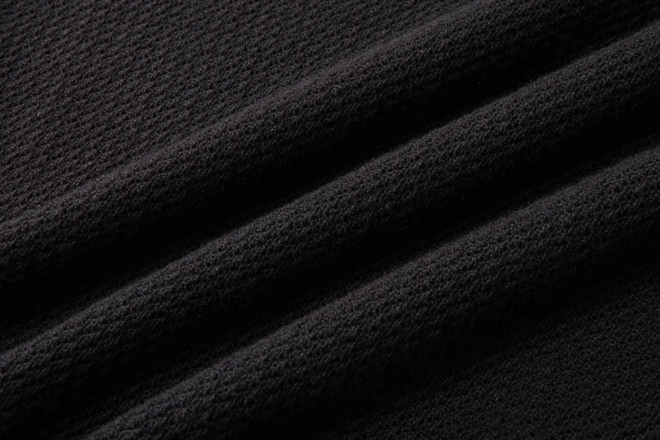 Style No. D 04 Laoqian Fengjia flat lapel webbing knitted polo fabric composition see picture 9 for details Size: S M L XL Color: Black White